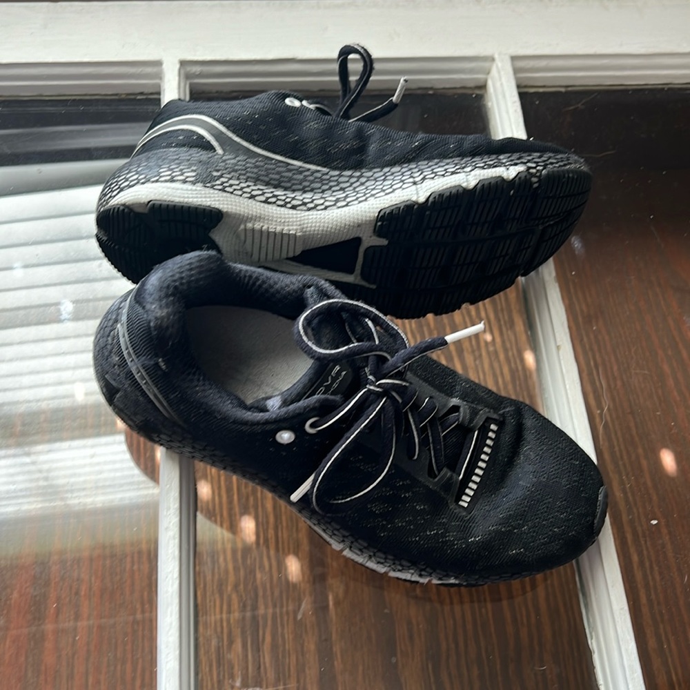Under armor black running shoes